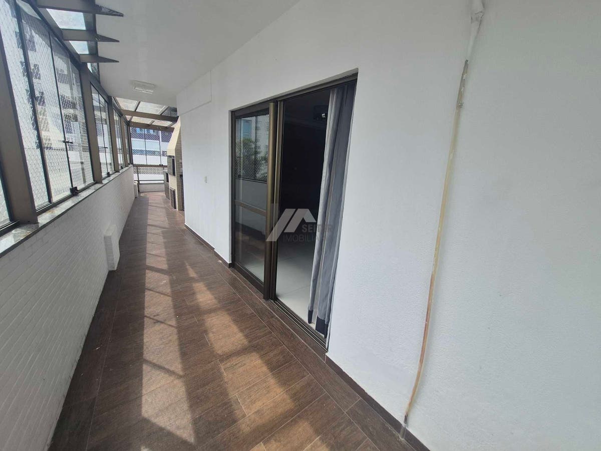 Apartamento tipo cobertura 3 quartos para alugar no itcorubi Florianopolis