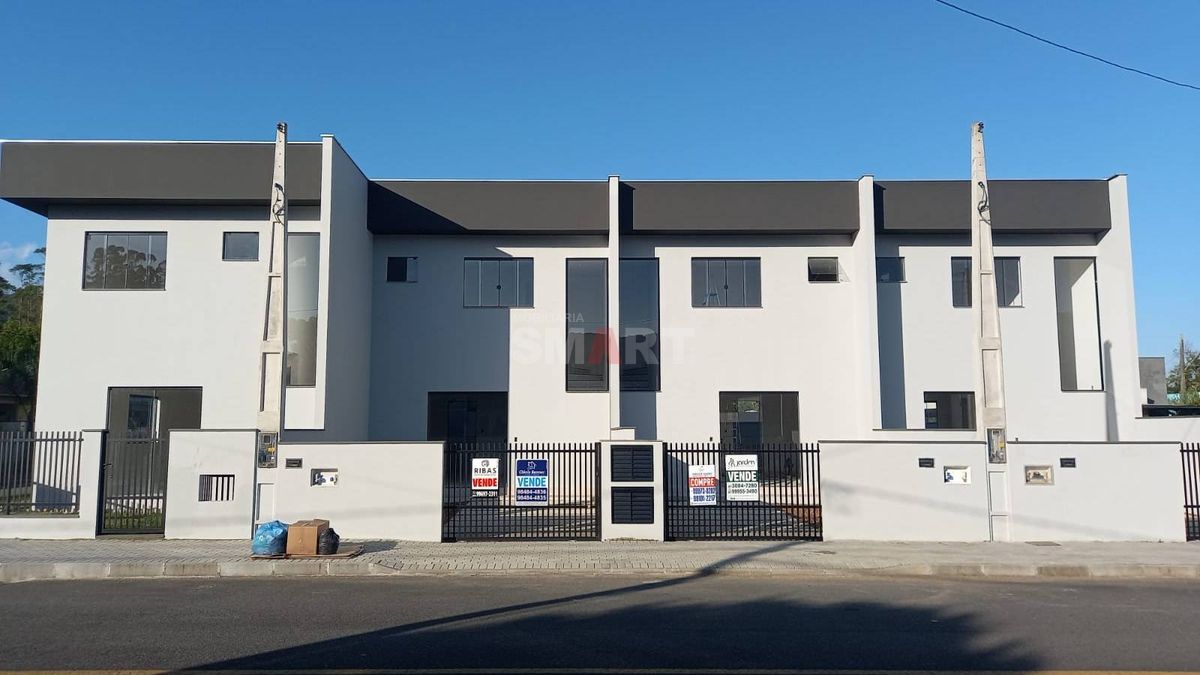 Geminado Duplex Suíte Mais 2 Quartos em Nereu Ramos