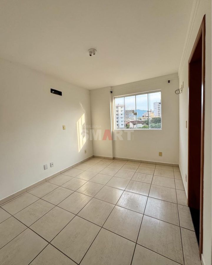 Apartamento com 1 Suíte +2 Quartos no Centro