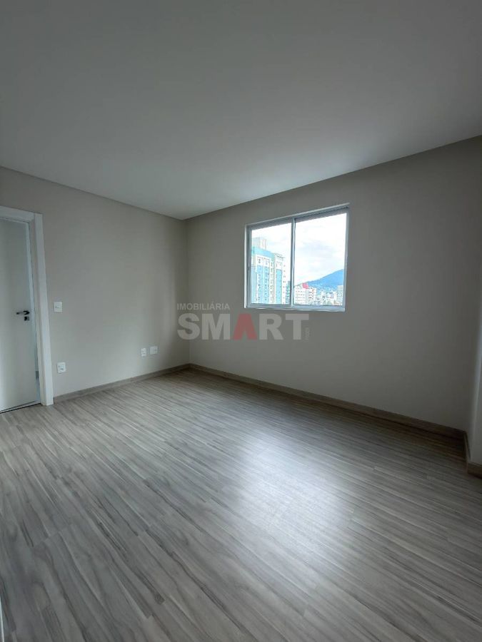 Apartamento Mobiliado no Centro com 3 suítes