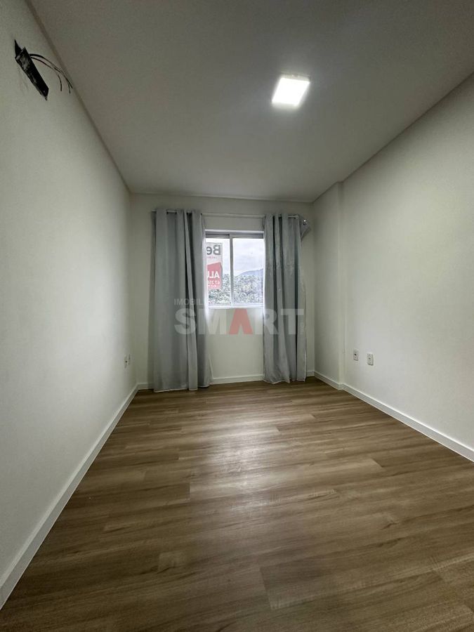 Apartamento com 2 quartos semimobiliado na Vila Nova