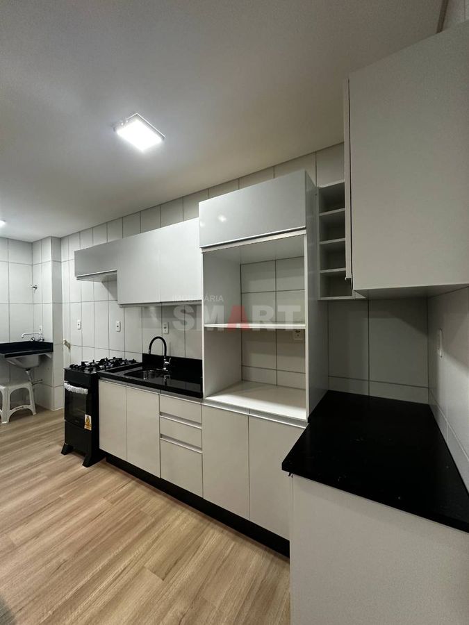 Apartamento com 2 quartos semimobiliado na Vila Nova