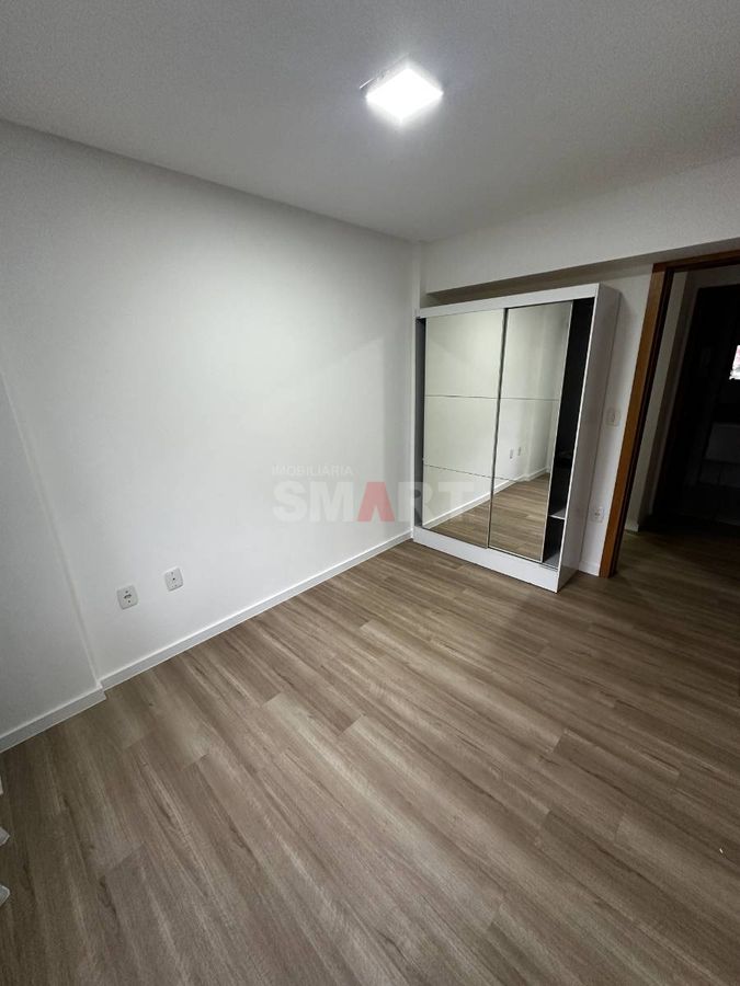 Apartamento com 2 quartos semimobiliado na Vila Nova