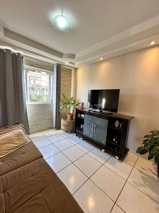 Apartamento Semimobiliado com 03 Quartos no Centro