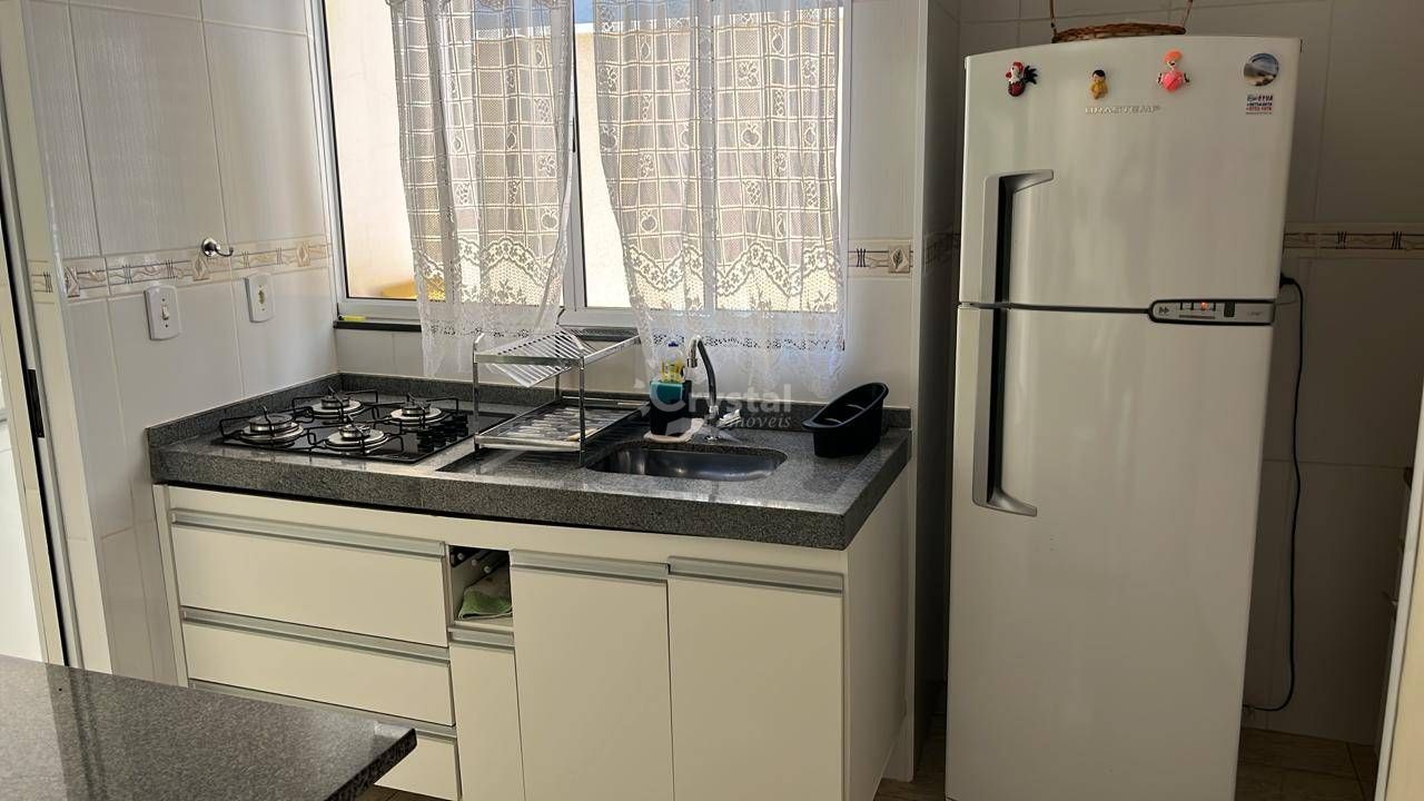 Sobrado à Venda com 3 Quartos, Jardim e Cozinha com Móveis Planejados em Jardim Santa Mônica - Avaré. Foto 2