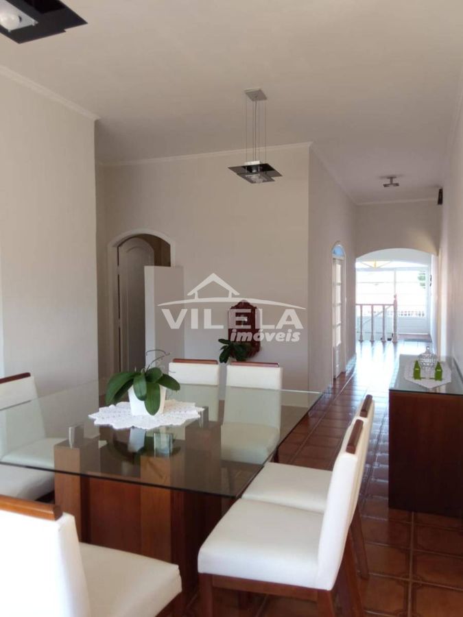 Casa a poucos metros da praia indaia