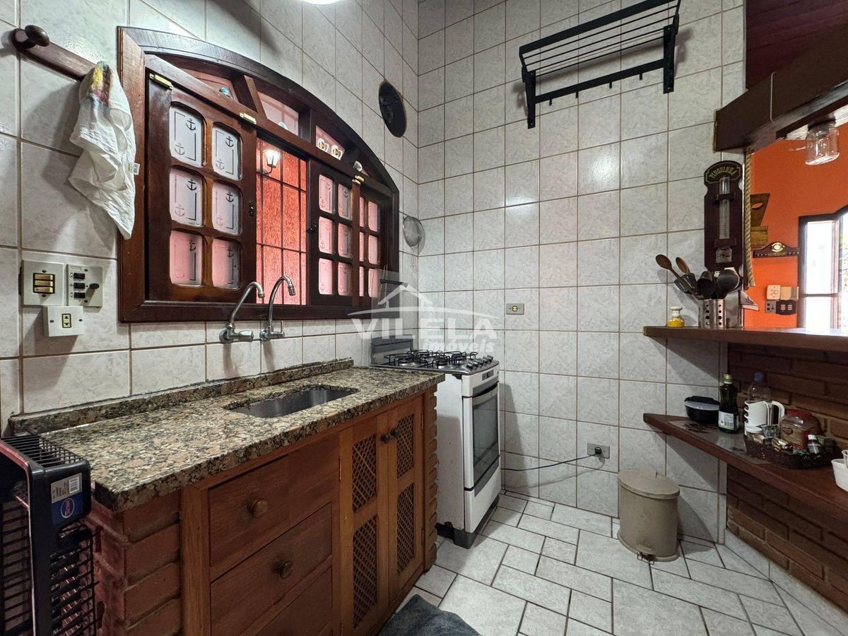 Casa com Piscina-Lado Praia-Bairro Indaiá-Caraguatatuba-Sp