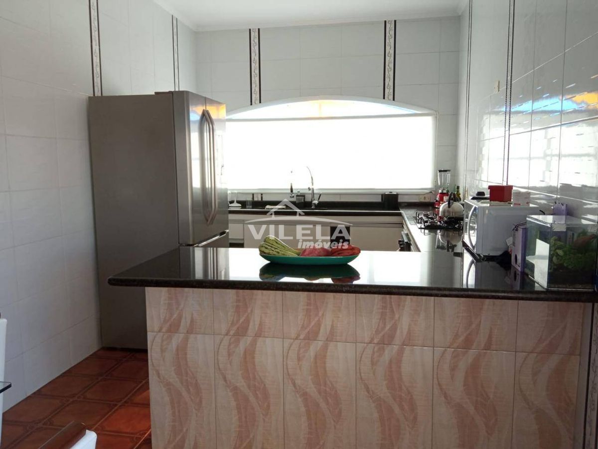 Casa a poucos metros da praia indaia