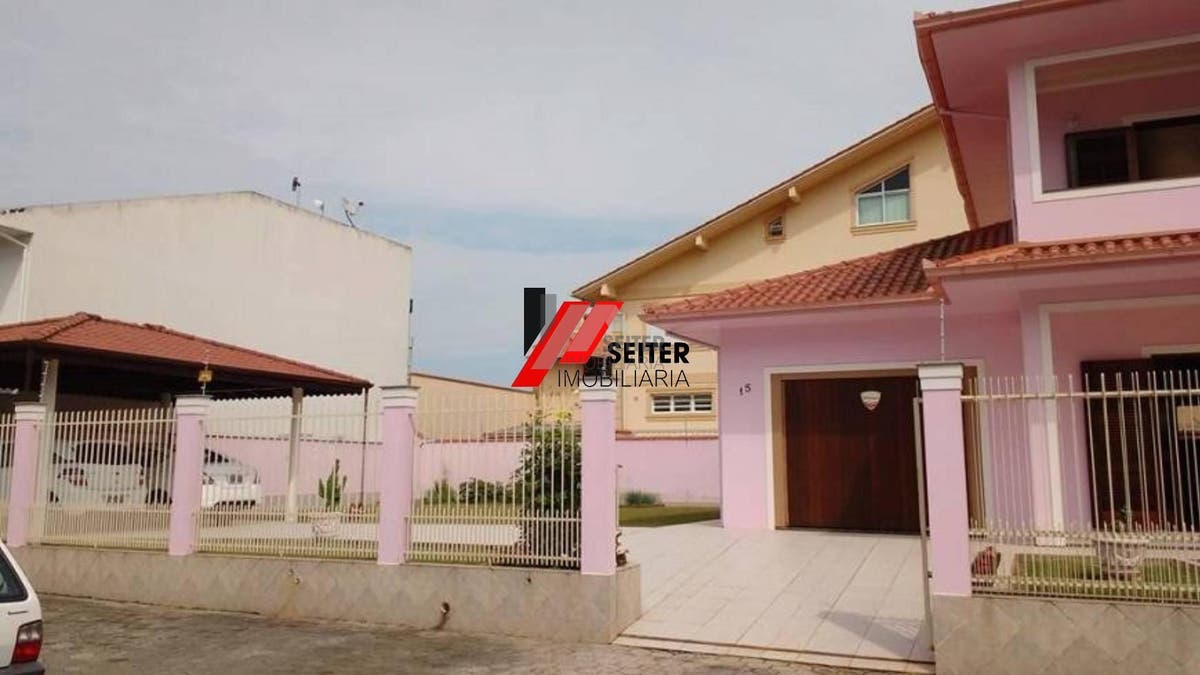 Casa a venda com 3 dormitórios em Santo amaro da imperatriz