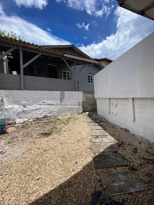 Terreno com duas casas à venda no Bairro Trindade em Florianópolis