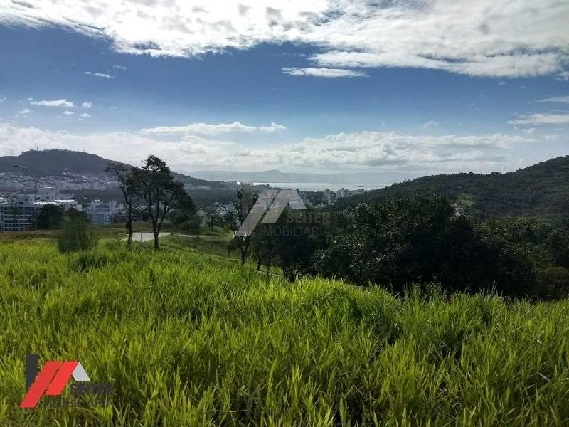 Terreno a venda no bairro Itacorubi em localização previlegiada
