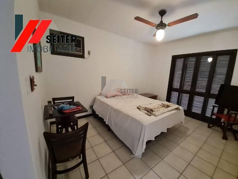 Casa para locação com 5 dormitórios bairro Coqueiros florianópolis