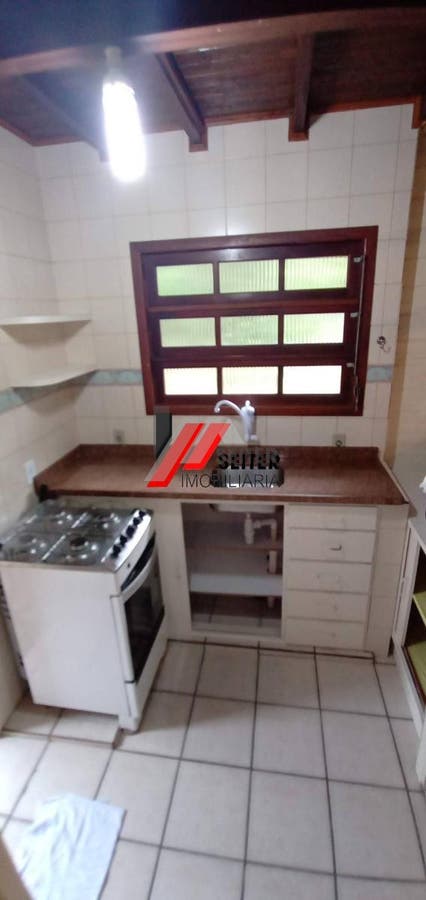 Casa à venda na praia do Santinho com terreno grande à500 metros do mar