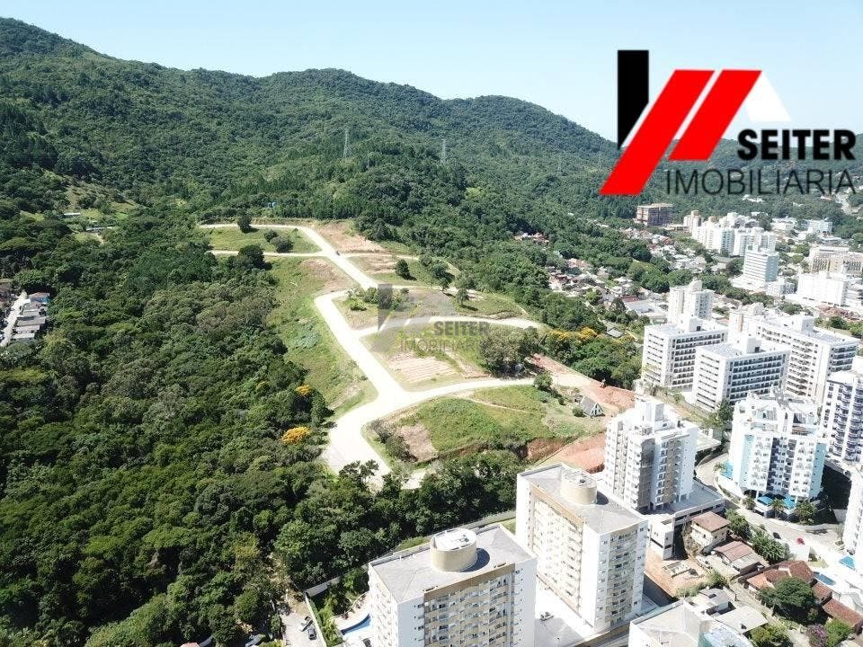 Terreno a venda no bairro Itacorubi com localização alto padrão