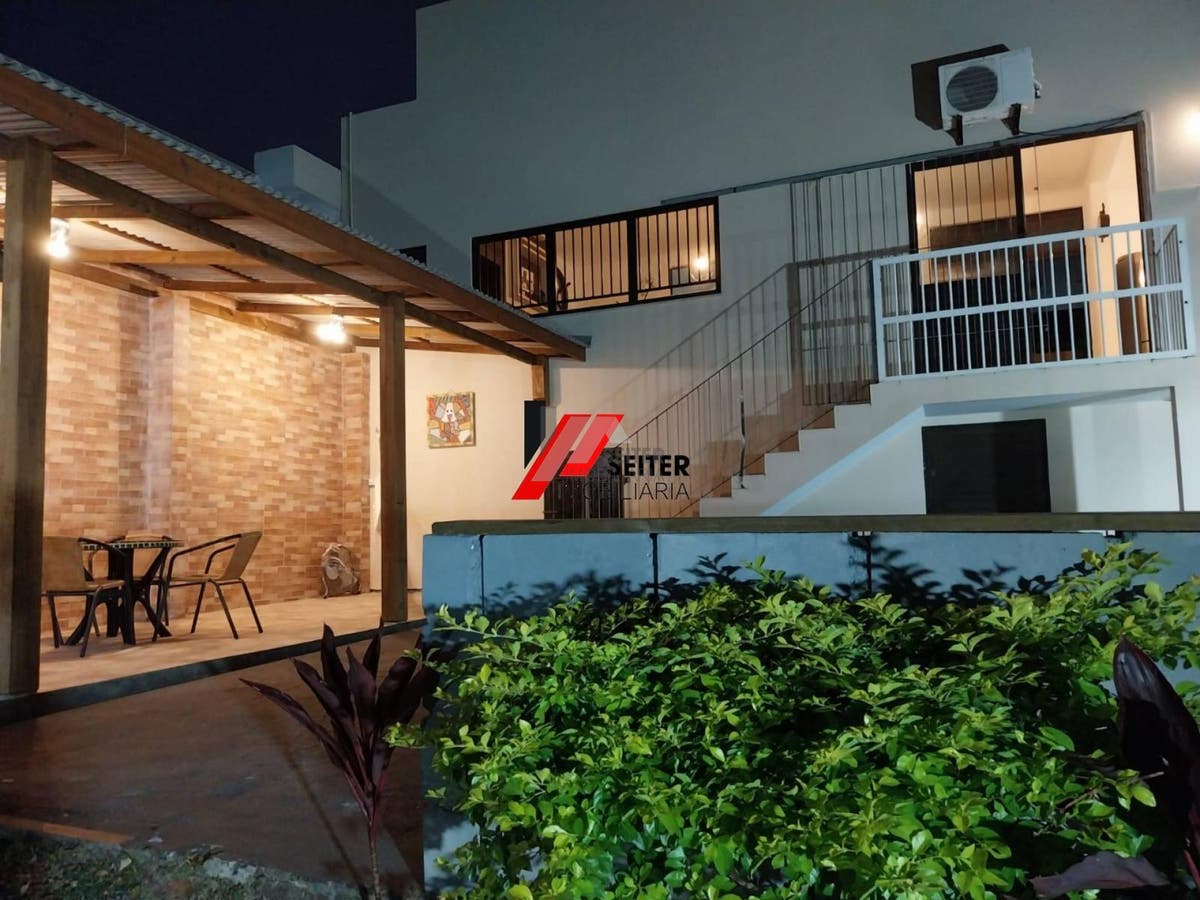 Casa com 4 dormitórios sendo 2 suíte à venda no bairro Pantanal