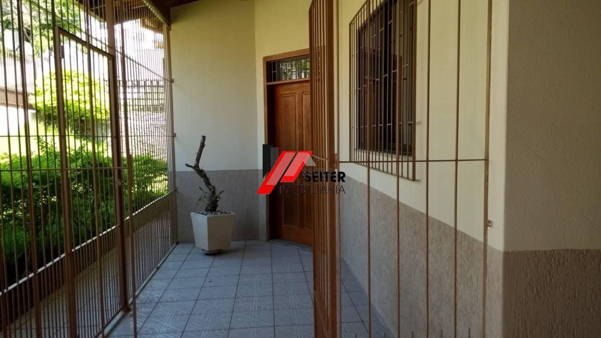Casa com 4 dormitórios sendo 2 suíte à venda no bairro Pantanal