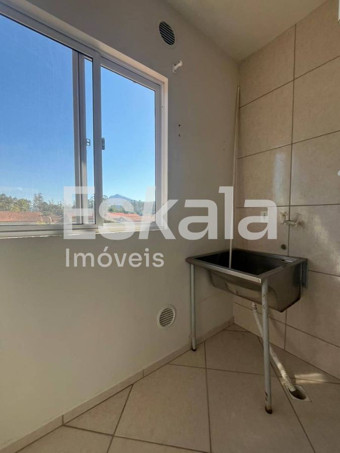 Apartamento com 02 dormitórios + 04 vagas de garagem escolinha - guaramirim