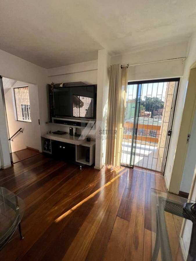 Casa para locação com 3 dormitórios sendo 1 suíte em Florianópolis Centro
