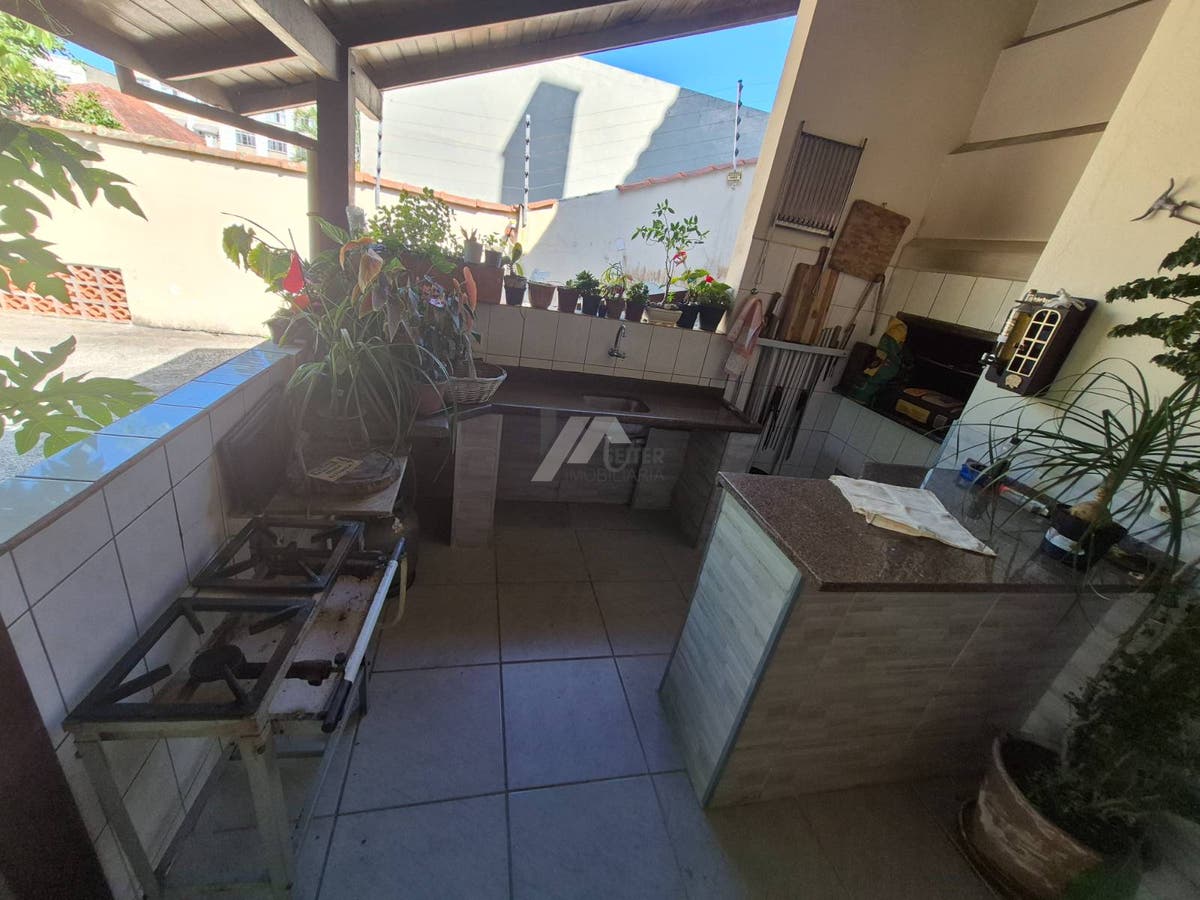 Casa a venda na Trindade com 5 dormitórios Florianópolis