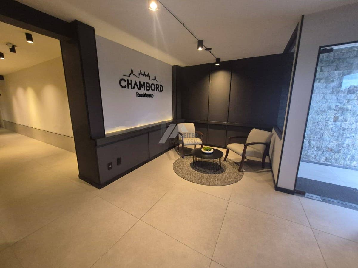 Apartamento Semi Mobiliado de 2 Dormitorios com Suite no Itacorubi