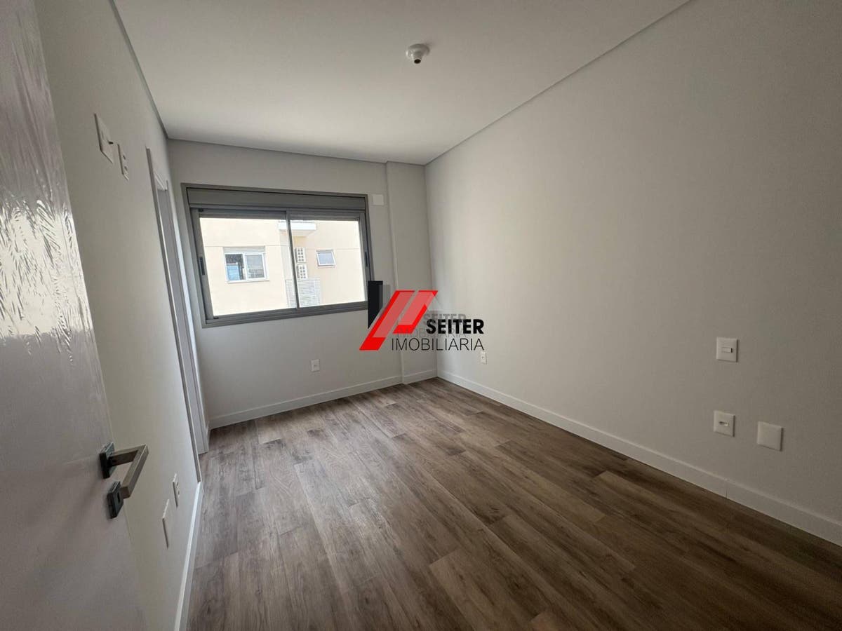 Apartamento novo de 3 dormitorios a venda proximo da UFSC no bairro Carvoeira