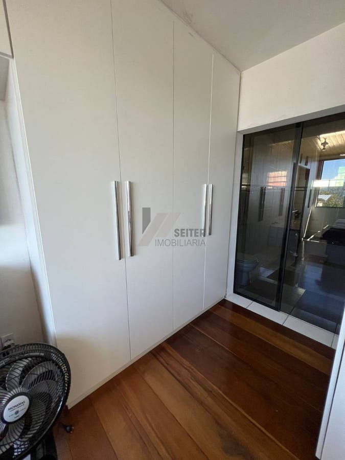 Casa para locação com 3 dormitórios sendo 1 suíte em Florianópolis Centro