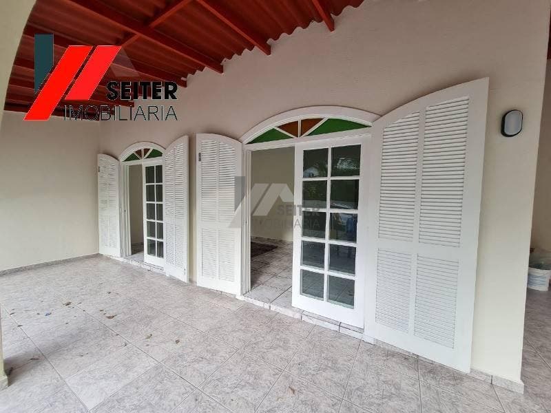 Casa 3 dormitorios para locação trindade