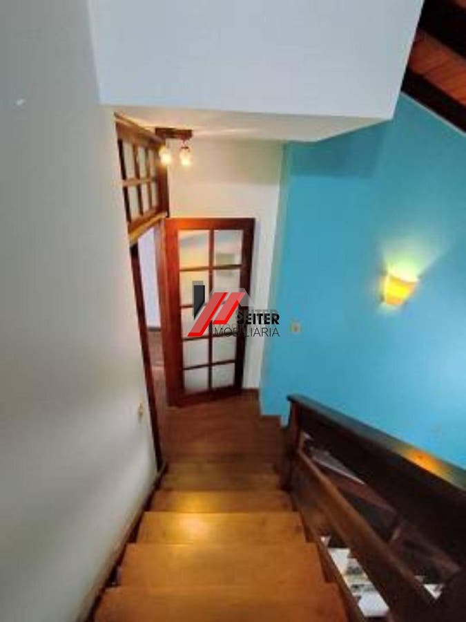Casa com 3 dormitórios, sendo 1 suíte a venda, com área de 214,82m² Trindade