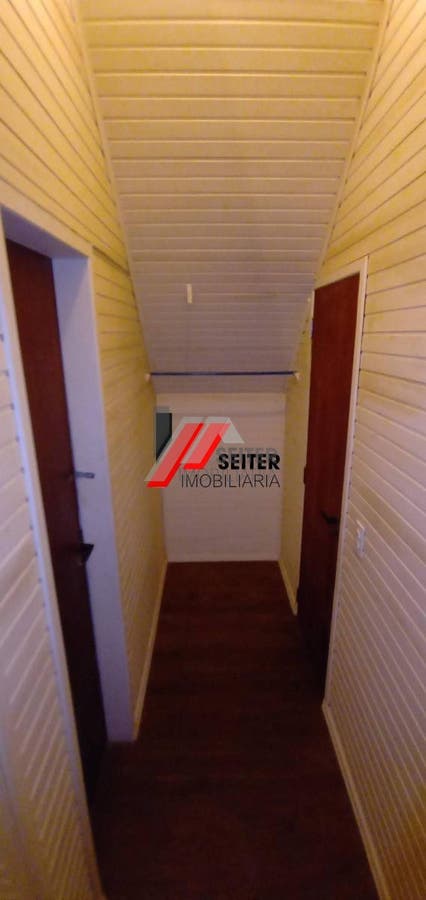 Casa à venda na praia do Santinho com terreno grande à500 metros do mar