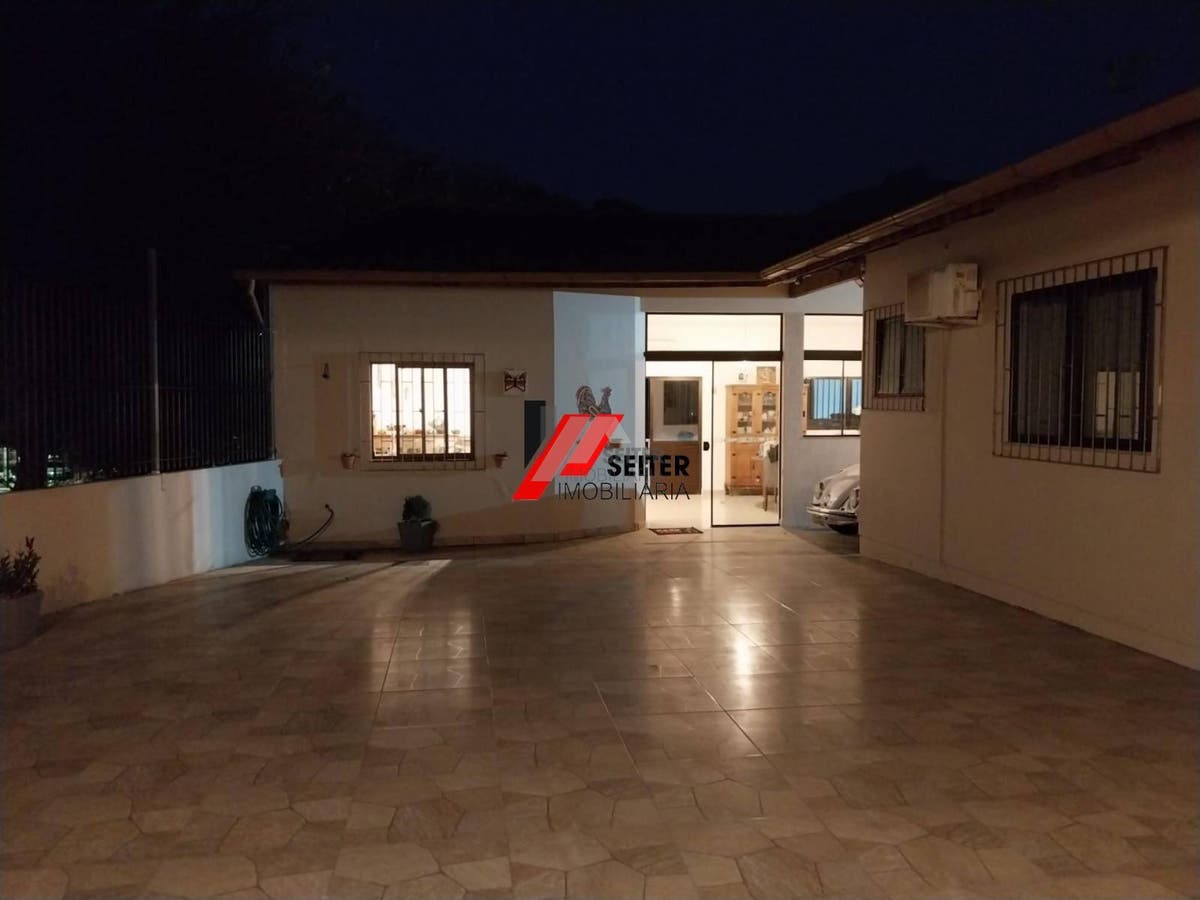 Casa com 4 dormitórios sendo 2 suíte à venda no bairro Pantanal