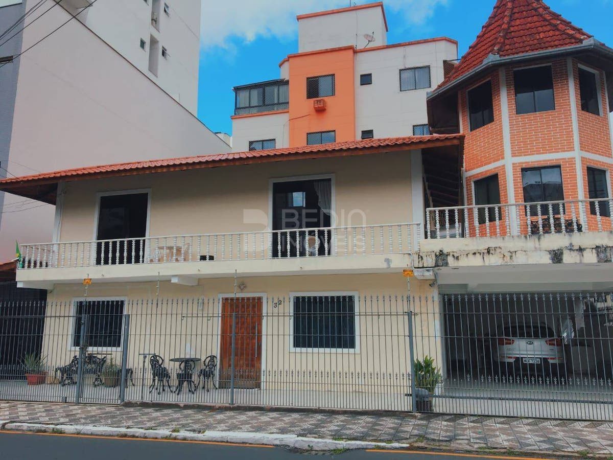 Casa de 3 quartos, 253m² no bairro Centro, em Balneário Camboriú | Eu Corretor