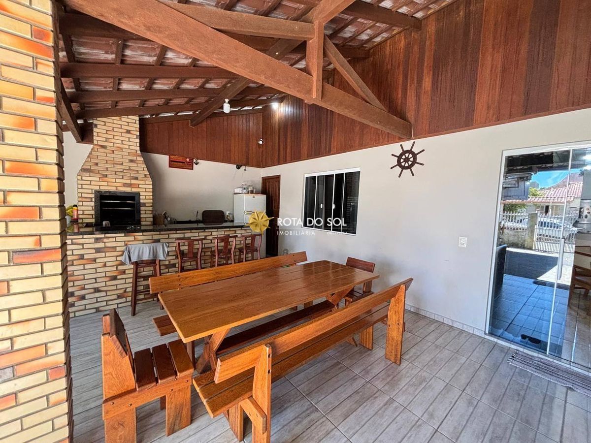 Casa 4 Dormitórios Praia de Bombas Bombinhas SC - 1