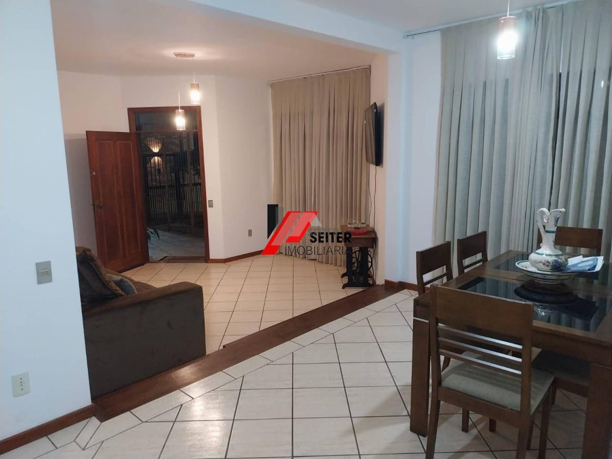 Casa com 4 dormitórios sendo 2 suíte à venda no bairro Pantanal