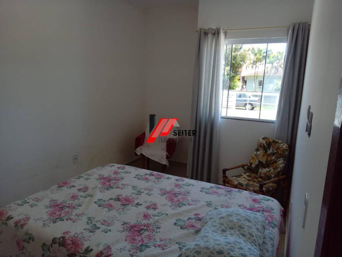 Apartamento térreo de 2 dormitórios à venda na praia do Campeche em Florianópolis
