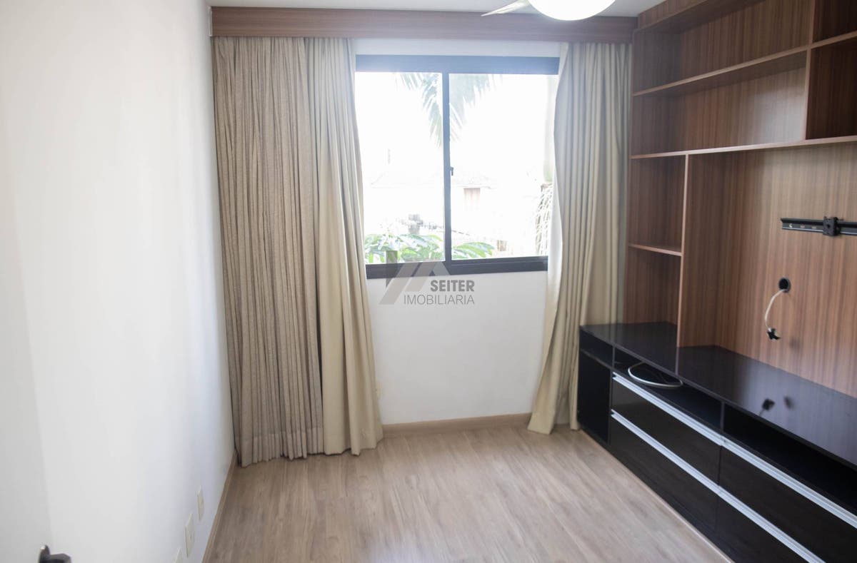 Apartamento com 3 quartos, Centro - Florianópolis
