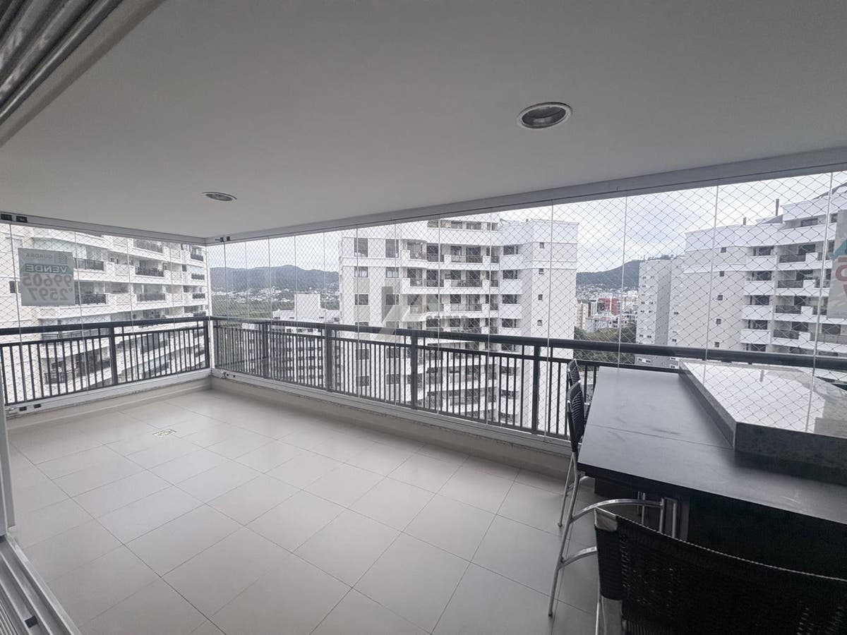 Apartamento mobiliado de 4 dormitorios sendo 2 suites com 3 vagas de garagem a venda Itacorubi