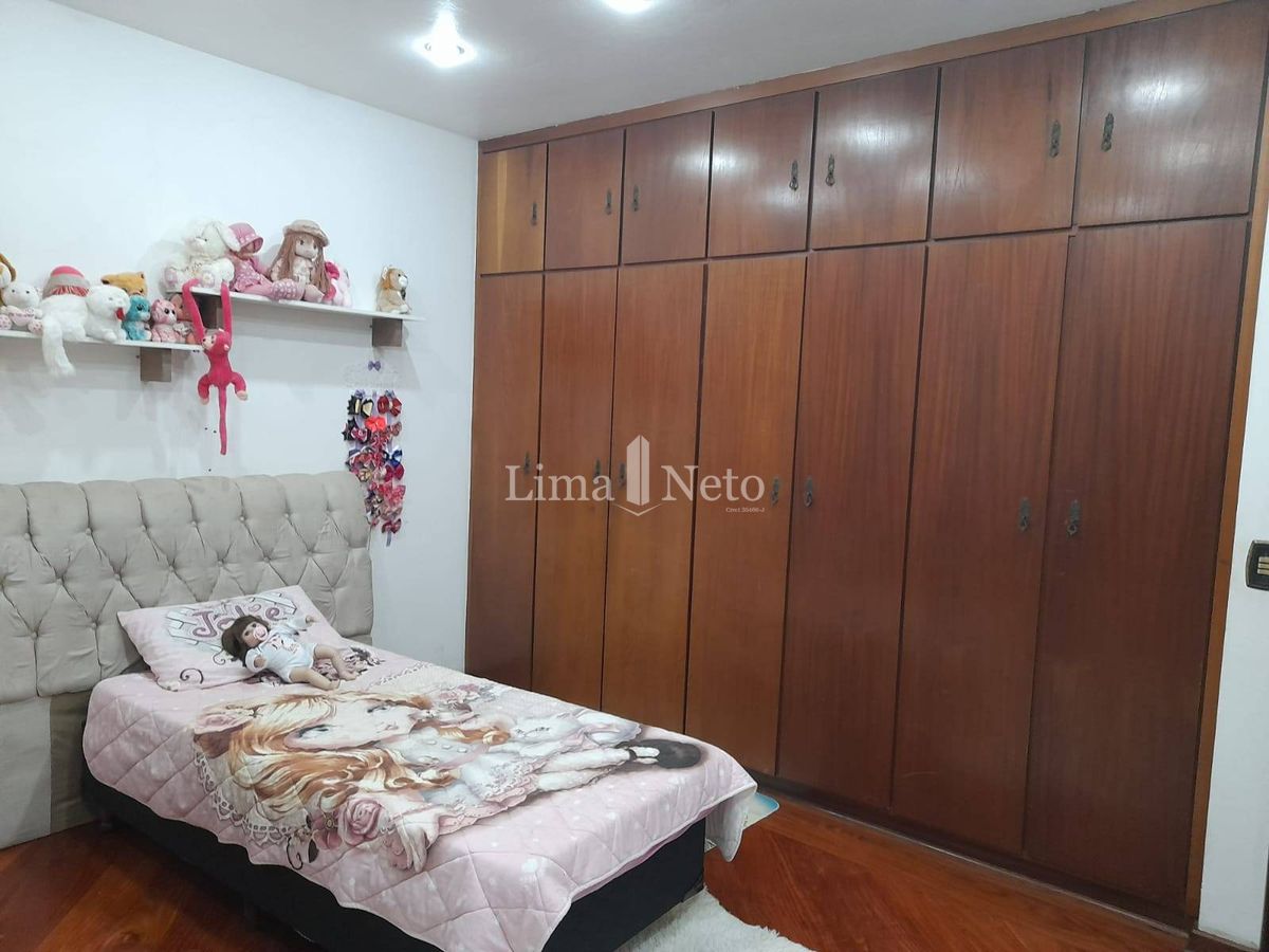Casa sobrado, 234 m2, 3 dorms ( 1 suíte com closet ) 4 vagas