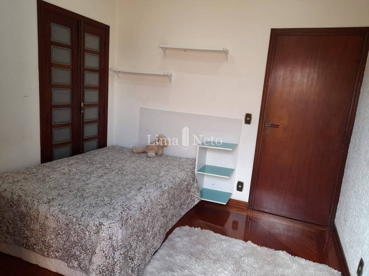 Casa sobrado, 234 m2, 3 dorms ( 1 suíte com closet ) 4 vagas