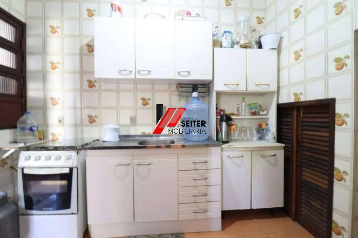 Casa Comercial de 4 Quartos à Venda em Ingleses do Rio Vermelho, Florianópolis-SC. 182m²