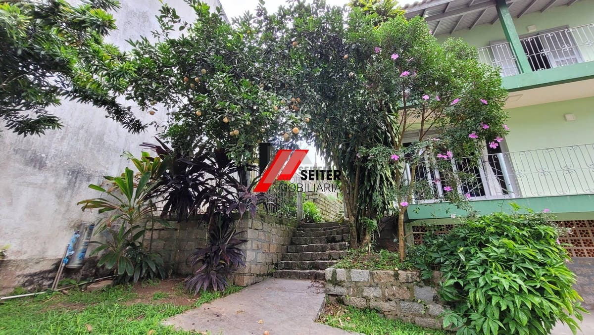 Casa com 4 quatro quartos para locação trindade florianópolis