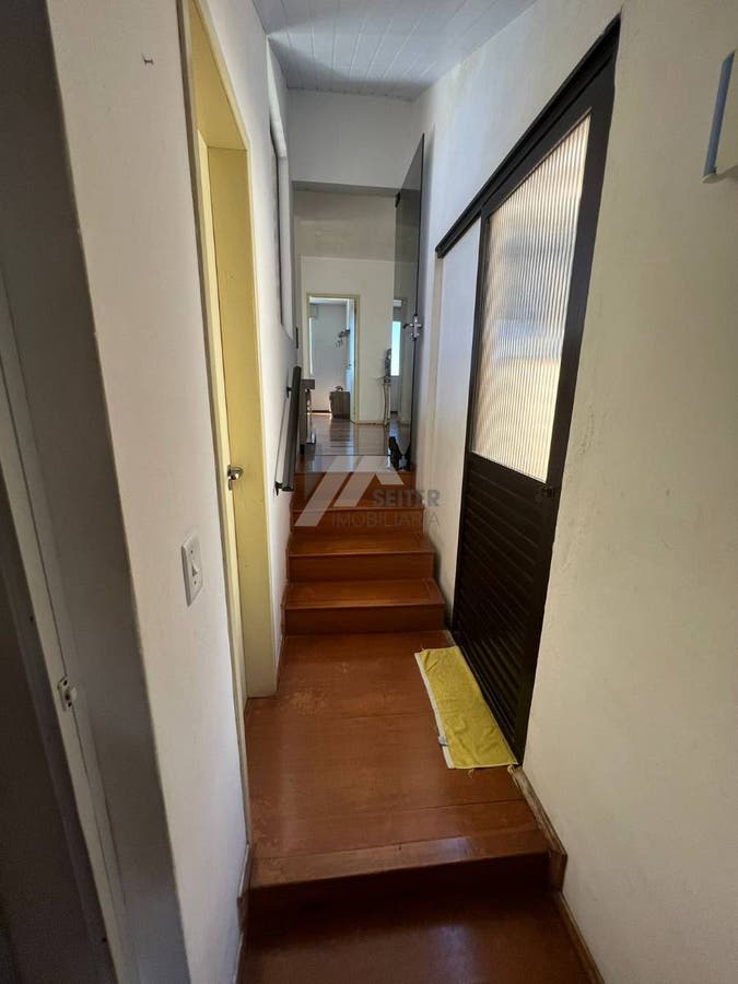 Casa para locação com 3 dormitórios sendo 1 suíte em Florianópolis Centro