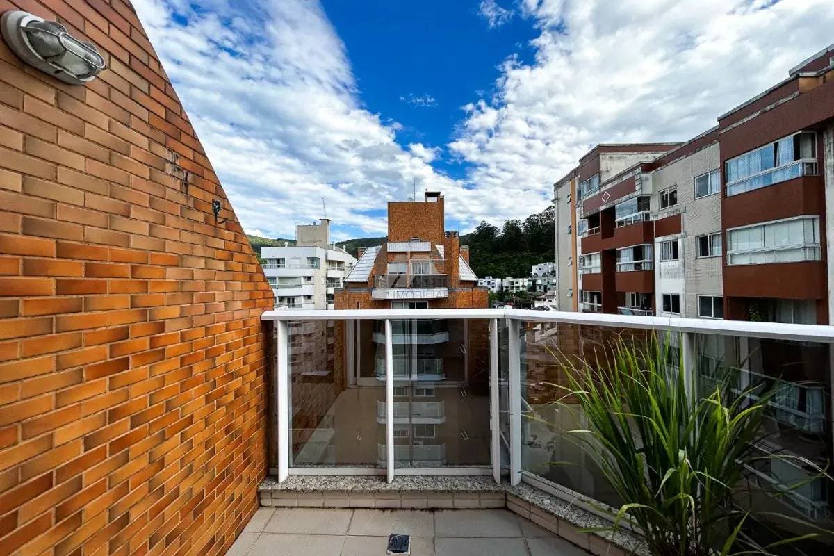 Apartamento com 2 quartos 2 suítes Córrego Grande Florianópolis