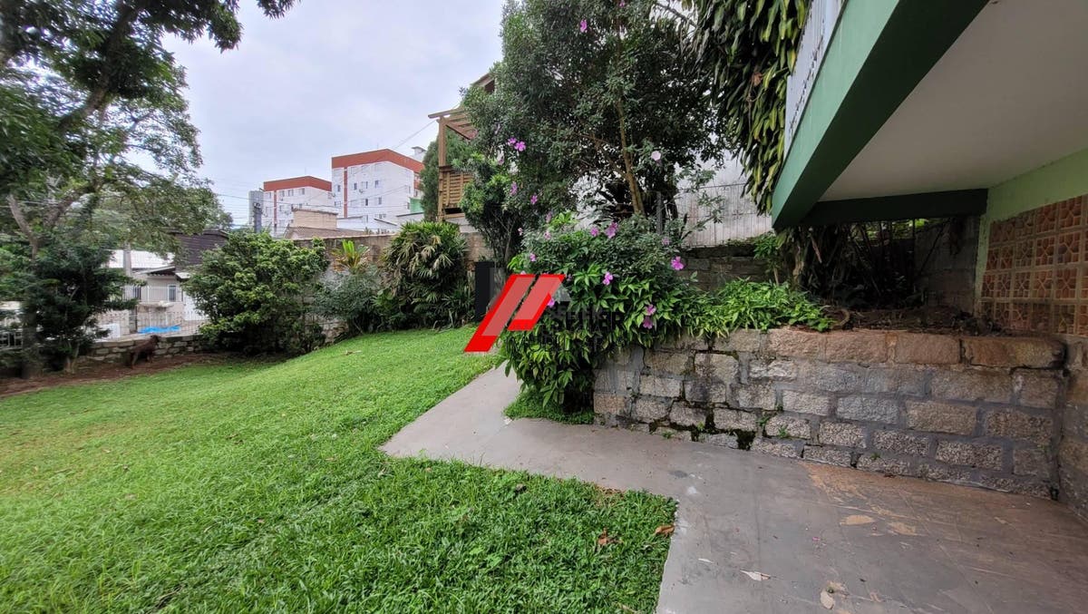 Casa com 4 quatro quartos para locação trindade florianópolis