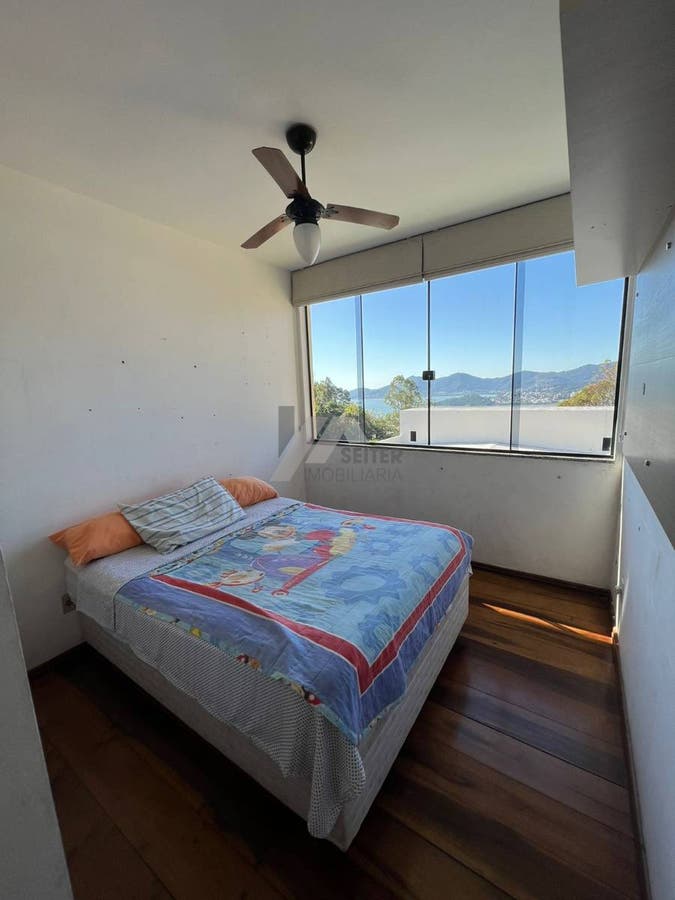 Casa para locação com 3 dormitórios sendo 1 suíte em Florianópolis Centro