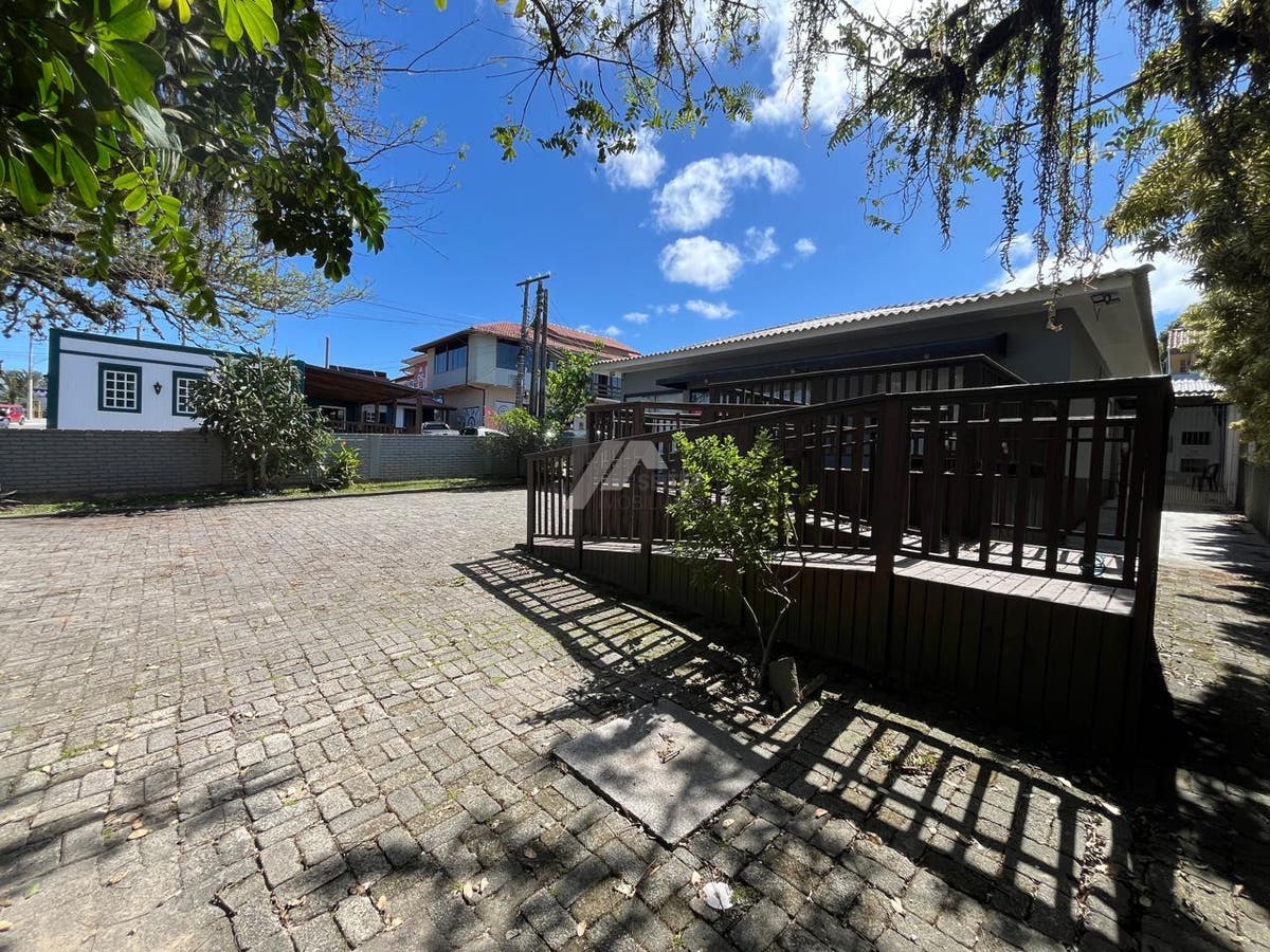 Casa Comercial Ampla para Locação no Pequeno Príncipe – Florianópolis