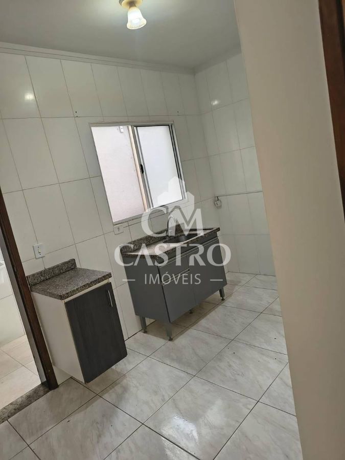 Sobrado 2 quartos em Parque Guaianazes, São Paulo. Padrão simples e funcional. 65m²