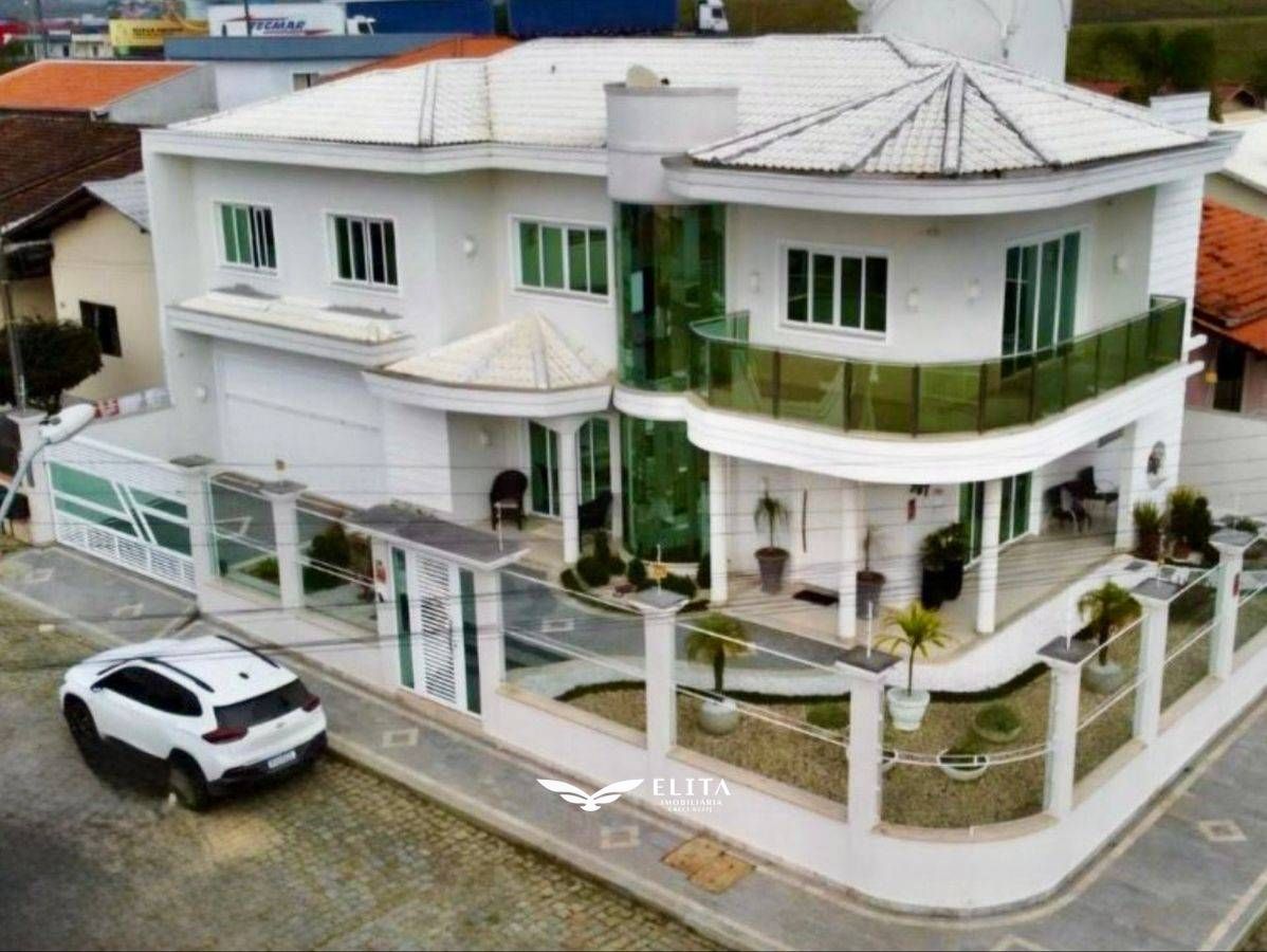 Casa com 3 quartos a R$ 3.900.000,00, Centro - Barra Velha Cód. 2218