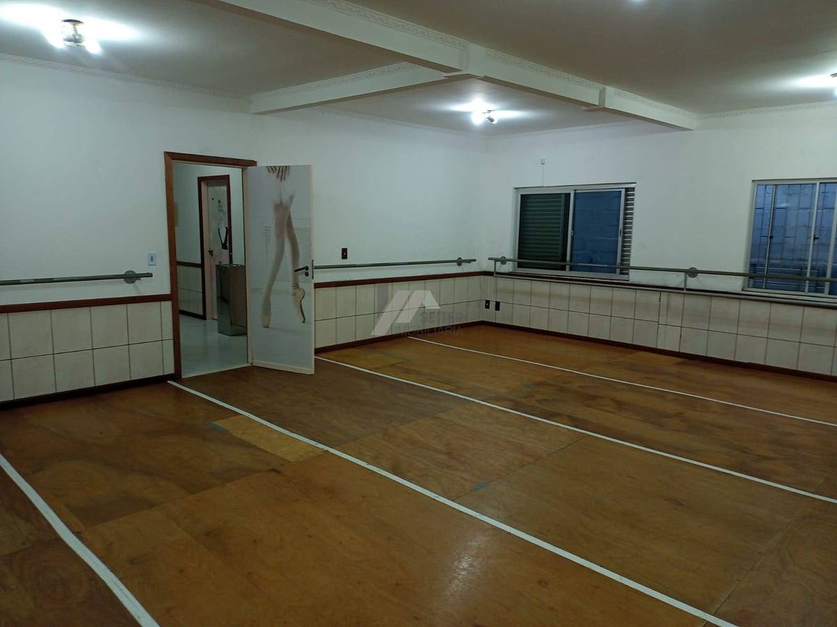 Casa comercial para locação no corrego grande