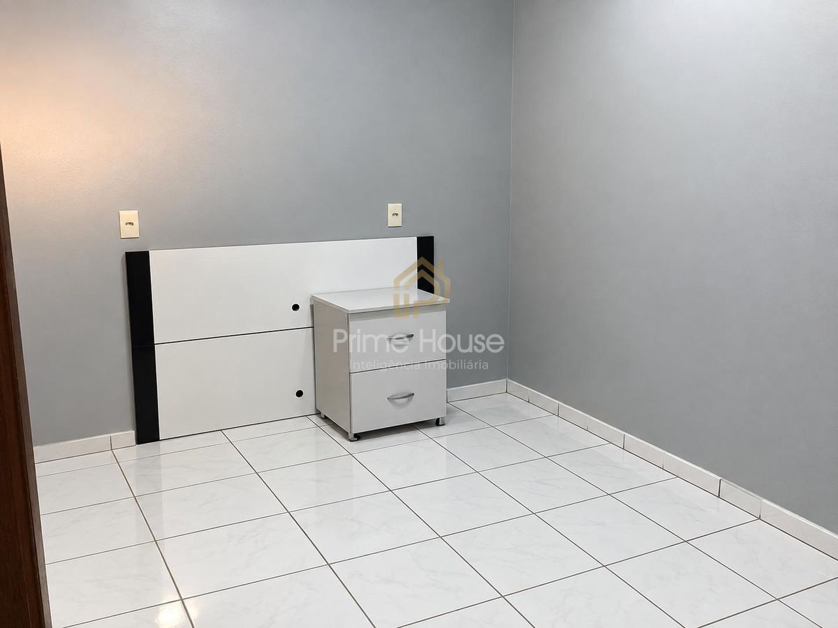 Vende-se Casa com Piscina em Parque Ohara