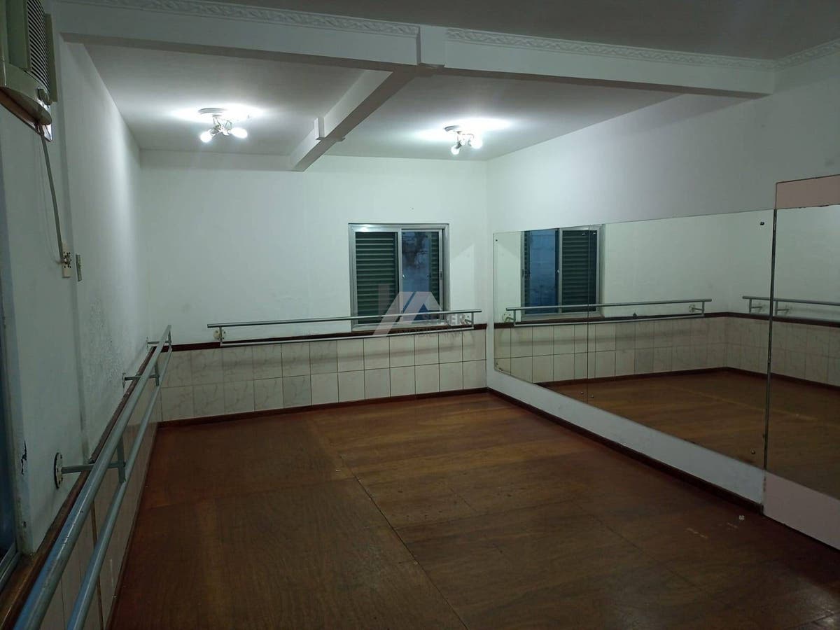 Casa comercial para locação no corrego grande